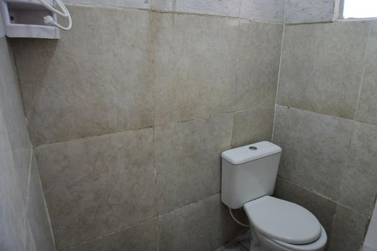 Banheiro de kitnet/studio para alugar com 1 quarto, 28m² em Parque Pedro Ii, Belo Horizonte