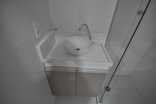 Banheiro de apartamento para alugar com 1 quarto, 30m² em Vila Gustavo, São Paulo