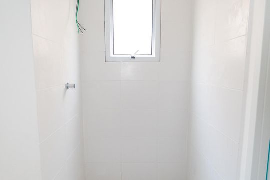 Banheiro da Suíte de apartamento à venda com 1 quarto, 30m² em Jardim Itacolomi, São Paulo