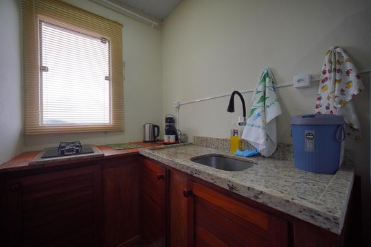 Cozinha de kitnet/studio para alugar com 1 quarto, 30m² em Saco Grande, Florianópolis