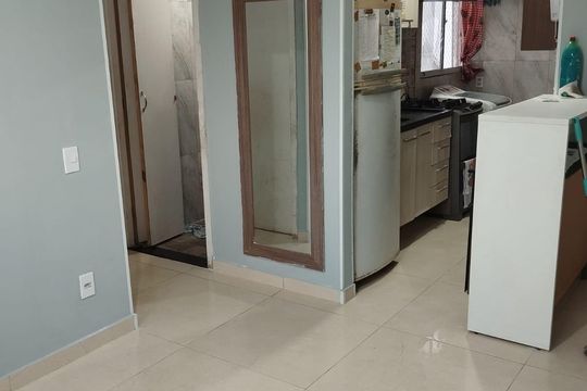 Sala de apartamento para alugar com 2 quartos, 38m² em Jardim das Oliveiras, Itaquaquecetuba
