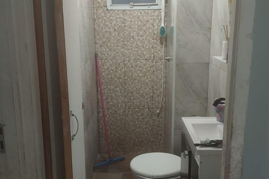 Banheiro de apartamento para alugar com 2 quartos, 38m² em Jardim das Oliveiras, Itaquaquecetuba