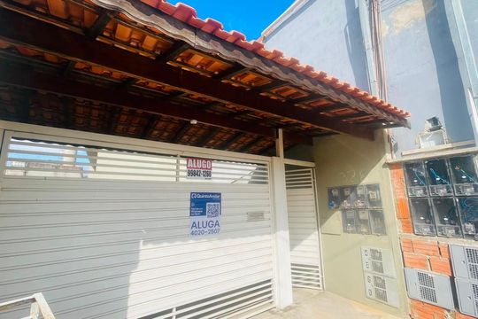 Placa instalada de casa para alugar com 2 quartos, 60m² em Outeiro de Passárgada, Cotia