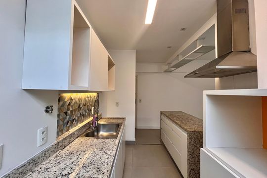 Cozinha de apartamento à venda com 2 quartos, 75m² em Jardim Botânico, Rio de Janeiro