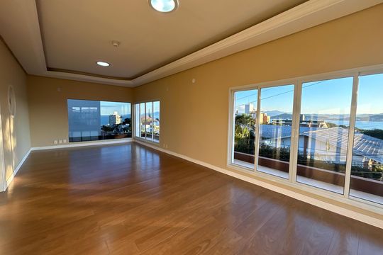 Sala 1 de casa para alugar com 7 quartos, 500m² em Itaguaçu, Florianópolis
