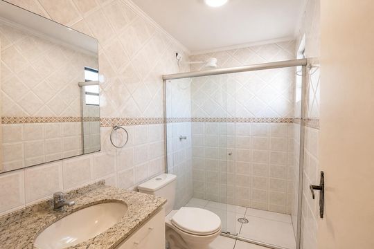 Banheiro de apartamento para alugar com 2 quartos, 72m² em Jardim Sandra, Sorocaba