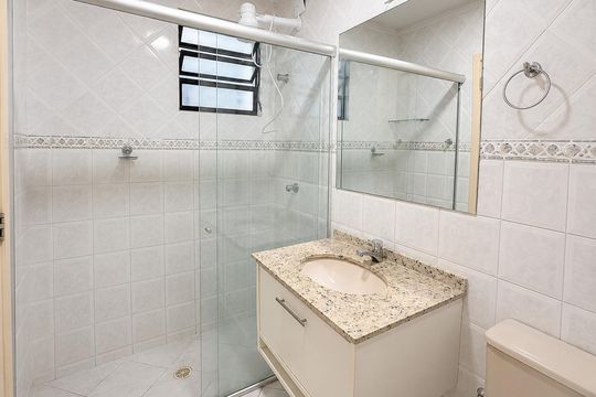 Banheiro de apartamento para alugar com 2 quartos, 72m² em Jardim Sandra, Sorocaba