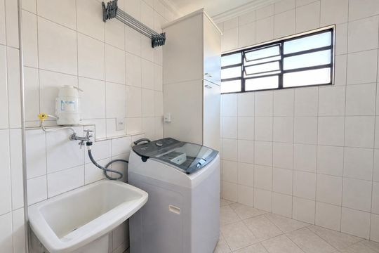 Área de serviço de apartamento para alugar com 2 quartos, 72m² em Jardim Sandra, Sorocaba
