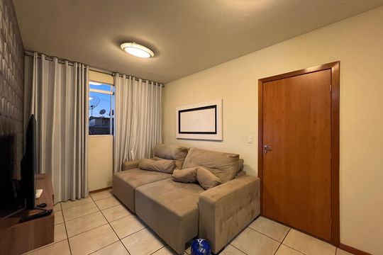 Sala de apartamento à venda com 2 quartos, 66m² em Serrano, Belo Horizonte