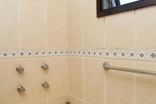 Banheiro 1 Quarto Suíte de apartamento à venda com 3 quartos, 130m² em Petrópolis, Porto Alegre