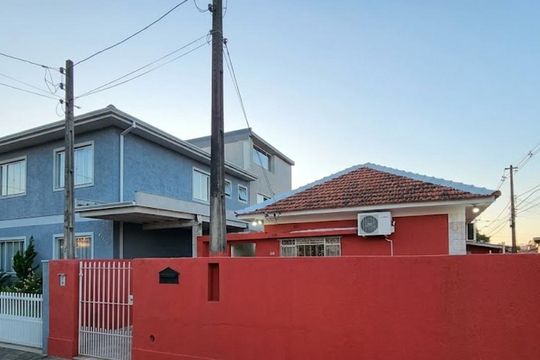 Fachada de casa para alugar com 2 quartos, 160m² em Saboó, Santos