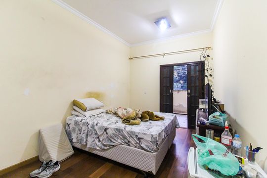 Suíte de casa para alugar com 3 quartos, 336m² em Itaim Paulista, São Paulo