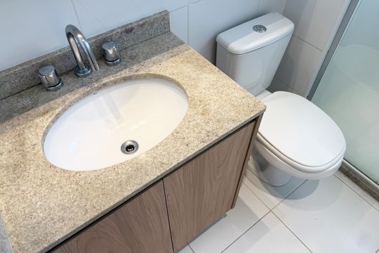 Banheiro da Suíte de apartamento para alugar com 2 quartos, 90m² em Gonzaga, Santos