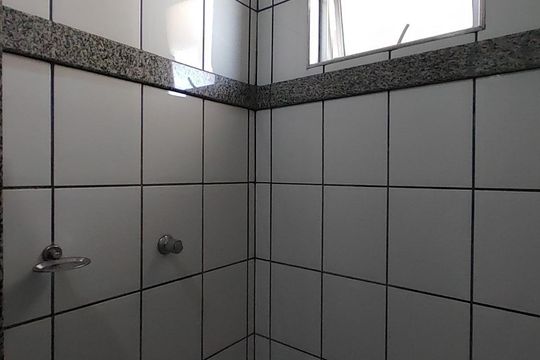 Banheiro de apartamento para alugar com 3 quartos, 90m² em Planalto, Uberlândia