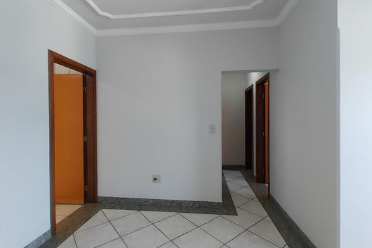 Sala de apartamento para alugar com 3 quartos, 90m² em Planalto, Uberlândia