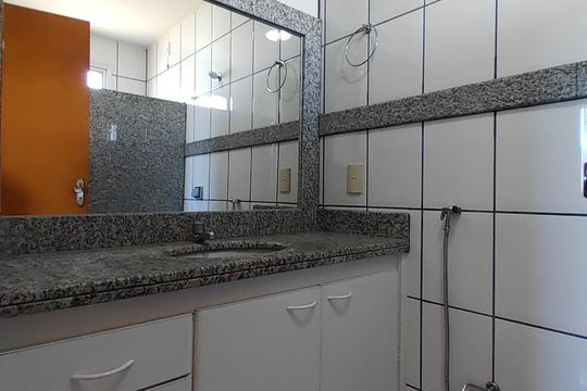 Banheiro de apartamento para alugar com 3 quartos, 90m² em Planalto, Uberlândia