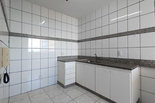 Cozinha de apartamento para alugar com 3 quartos, 90m² em Planalto, Uberlândia