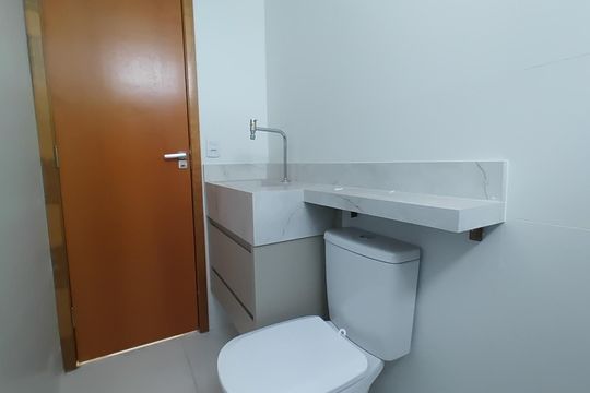 Banheiro da Suíte de apartamento para alugar com 2 quartos, 56m² em Tubalina, Uberlândia