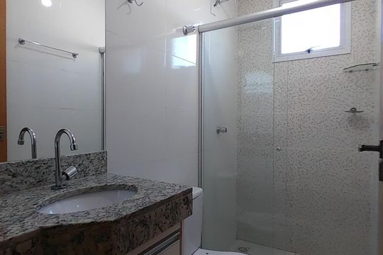 Banheiro de apartamento para alugar com 1 quarto, 48m² em Tubalina, Uberlândia