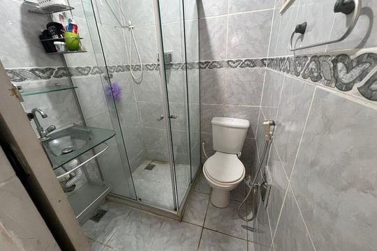 Banheiro de apartamento para alugar com 2 quartos, 55m² em Quintino Bocaiúva, Rio de Janeiro