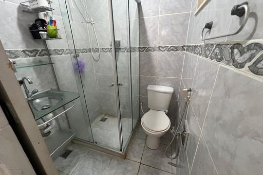 Banheiro de apartamento para alugar com 2 quartos, 55m² em Quintino Bocaiúva, Rio de Janeiro