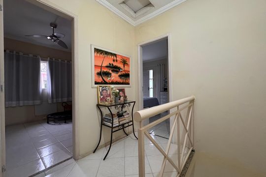 Hall Íntimo de casa de condomínio à venda com 3 quartos, 180m² em Vargem Pequena, Rio de Janeiro