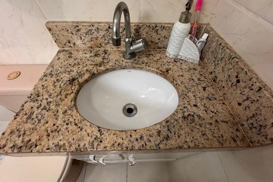 Suíte 3 - Banheiro de casa de condomínio à venda com 3 quartos, 180m² em Vargem Pequena, Rio de Janeiro