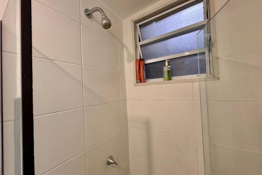 Banheiro Social de apartamento para alugar com 2 quartos, 42m² em Vargem Grande, Rio de Janeiro