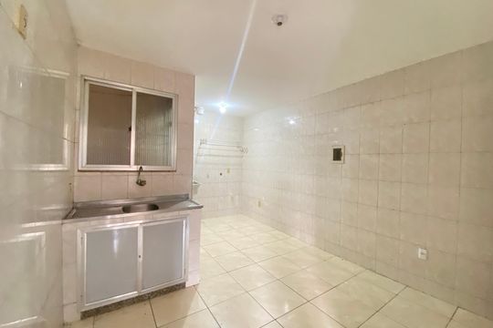 Cozinha de apartamento para alugar com 2 quartos, 60m² em Cascadura, Rio de Janeiro