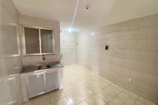 Cozinha de apartamento para alugar com 2 quartos, 60m² em Cascadura, Rio de Janeiro