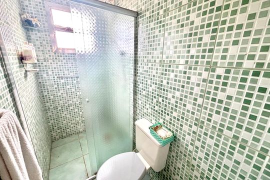 Banheiro de apartamento à venda com 2 quartos, 48m² em Conjunto Habitacional Padre Manoel da Nobrega, São Paulo