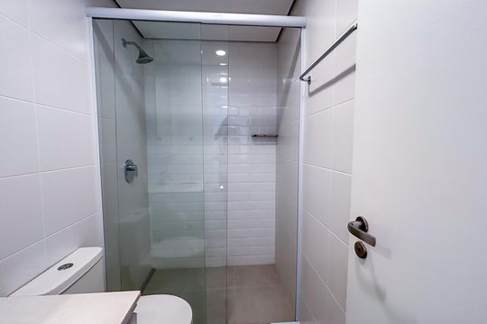 Banheiro social de apartamento para alugar com 1 quarto, 30m² em Sumaré, São Paulo