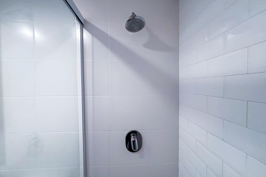 Banheiro social de apartamento para alugar com 1 quarto, 30m² em Sumaré, São Paulo
