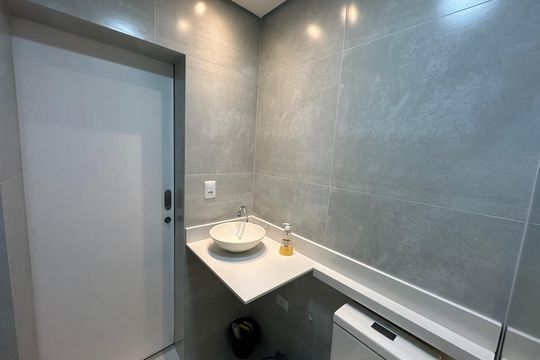 Banheiro de apartamento para alugar com 1 quarto, 47m² em Itararé, São Vicente