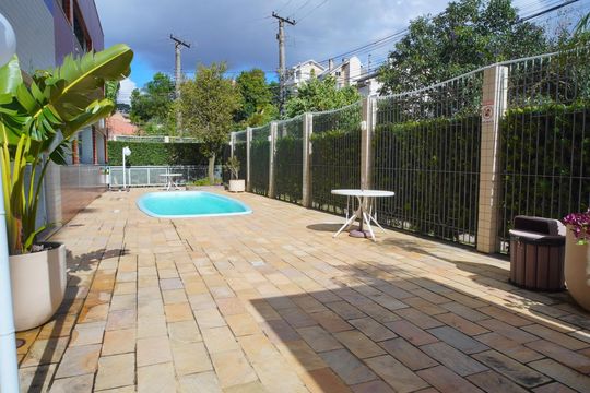 Área comum - Piscina de apartamento à venda com 2 quartos, 70m² em R, Porto Alegre