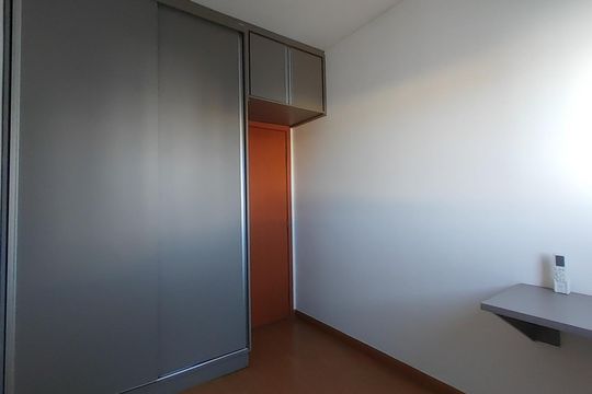 Quarto de apartamento para alugar com 3 quartos, 60m² em Jardim Holanda, Uberlândia