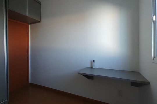 Quarto de apartamento para alugar com 3 quartos, 60m² em Jardim Holanda, Uberlândia