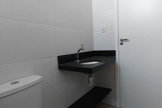 Banheiro de apartamento para alugar com 2 quartos, 57m² em Nova Uberlândia, Uberlândia