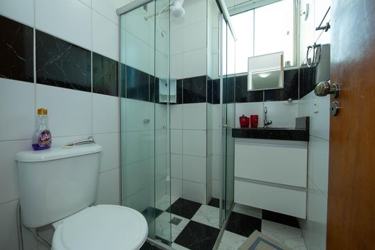 BANHEIRO de apartamento para alugar com 2 quartos, 60m² em Salgado Filho, Belo Horizonte