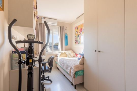 Quarto 2 de casa para alugar com 3 quartos, 209m² em Jardim Sabará, Porto Alegre