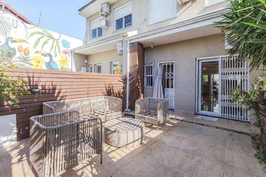 Casa para alugar com 3 quartos, 209m² em Jardim Sabará, Porto Alegre