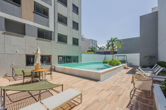 Piscina de kitnet/studio para alugar com 1 quarto, 25m² em Pinheiros, São Paulo