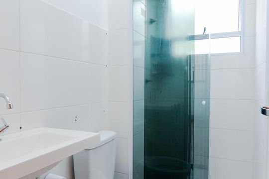 Banheiro de apartamento para alugar com 2 quartos, 45m² em Jardim Novo Portugal, Guarulhos