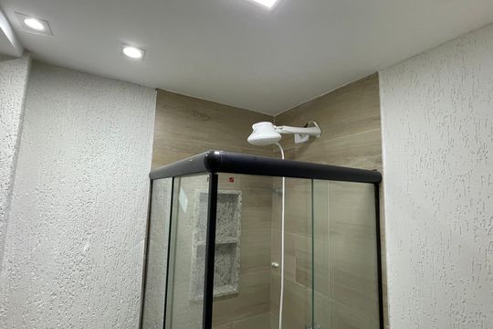 Banheiro de kitnet/studio à venda com 1 quarto, 30m² em Moneró, Rio de Janeiro