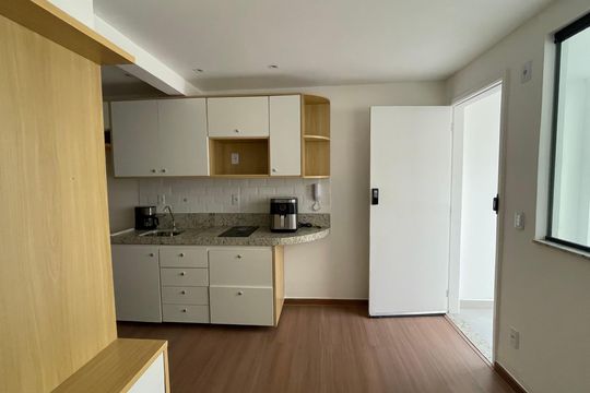 Sala de kitnet/studio à venda com 1 quarto, 30m² em Moneró, Rio de Janeiro