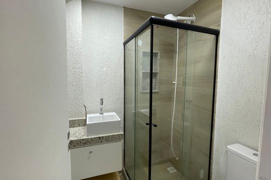 Banheiro de kitnet/studio à venda com 1 quarto, 30m² em Moneró, Rio de Janeiro