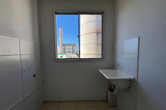 Área de Serviço de apartamento para alugar com 2 quartos, 48m² em Arvoredo Ii, Contagem