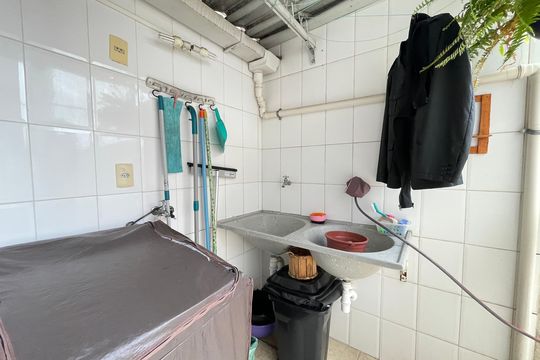 Área de serviço  de casa de condomínio à venda com 3 quartos, 163m² em Ferreira, São Paulo