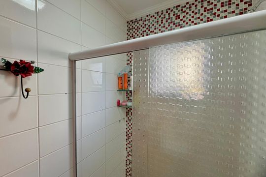 Banheiro de apartamento à venda com 2 quartos, 56m² em Jardim Nova Taboao, Guarulhos