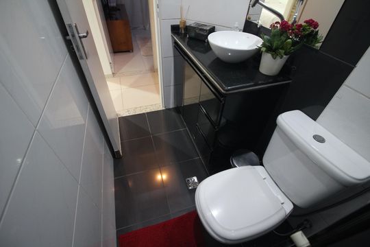 Banheiro de apartamento à venda com 3 quartos, 120m² em Jardim Riacho das Pedras, Contagem